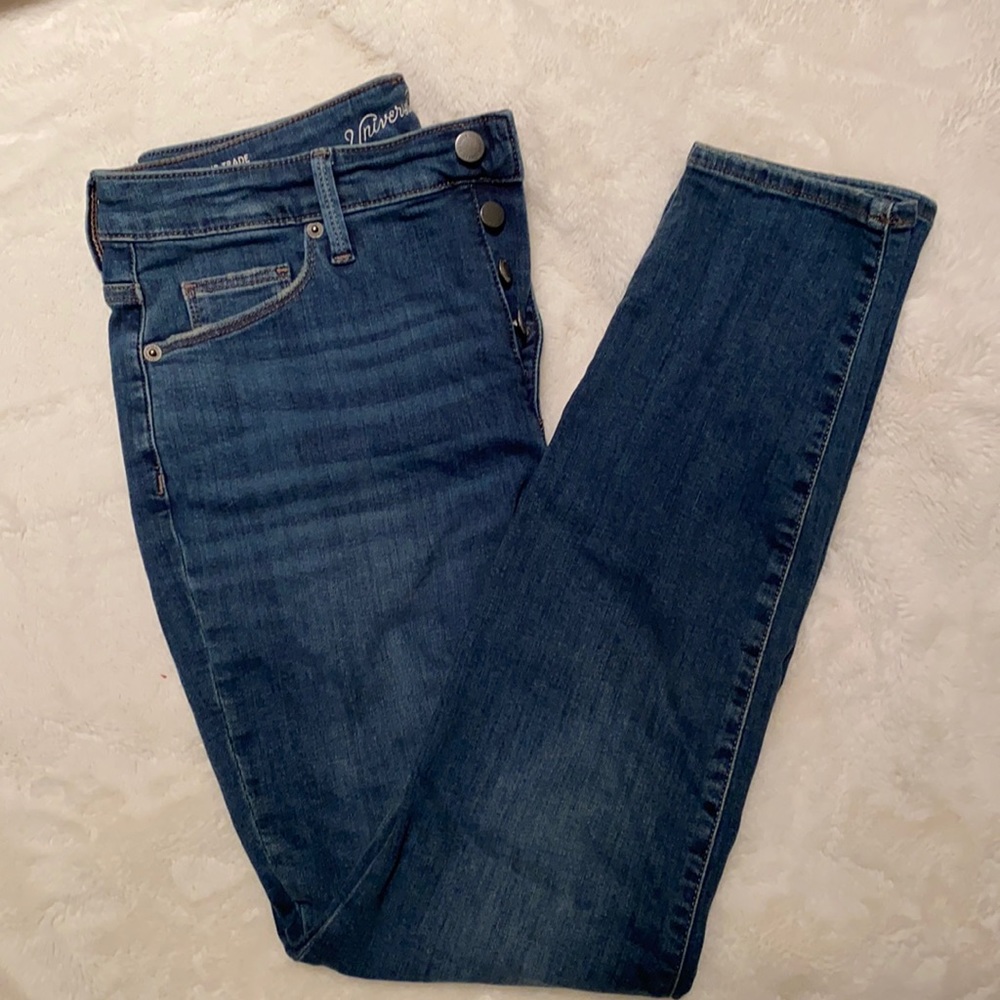 Universal Thread High-Rise Blue Jeans